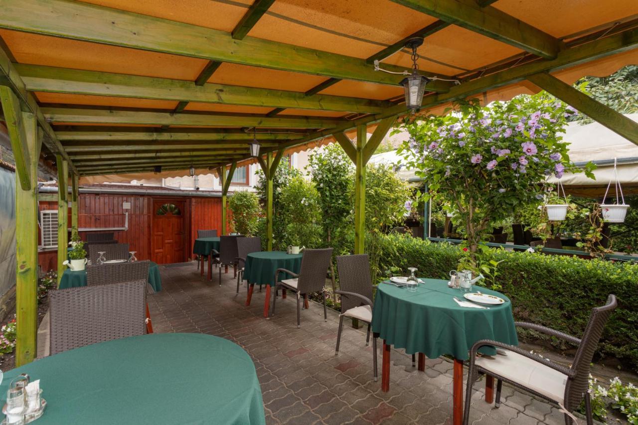 Illés Hotel Szeged Exterior foto