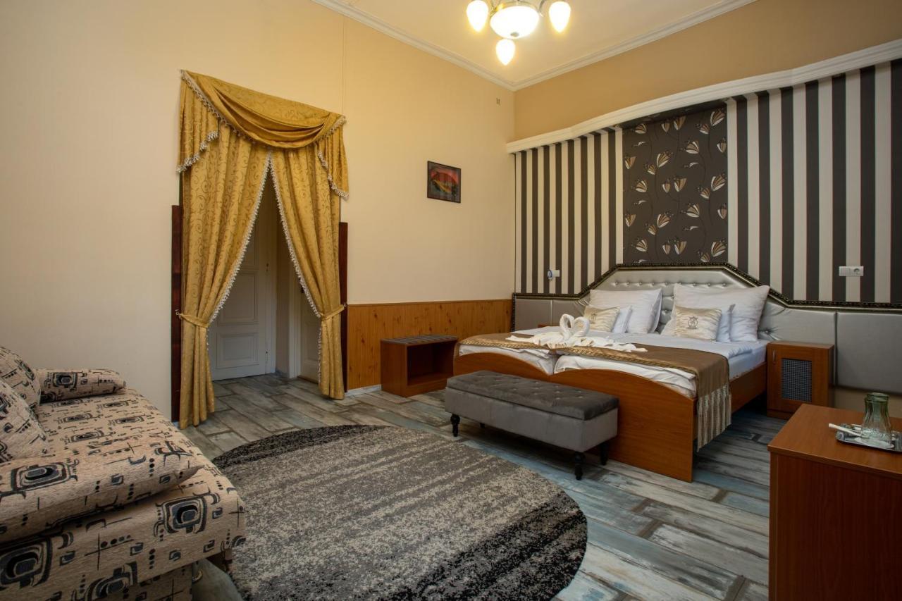 Illés Hotel Szeged Exterior foto
